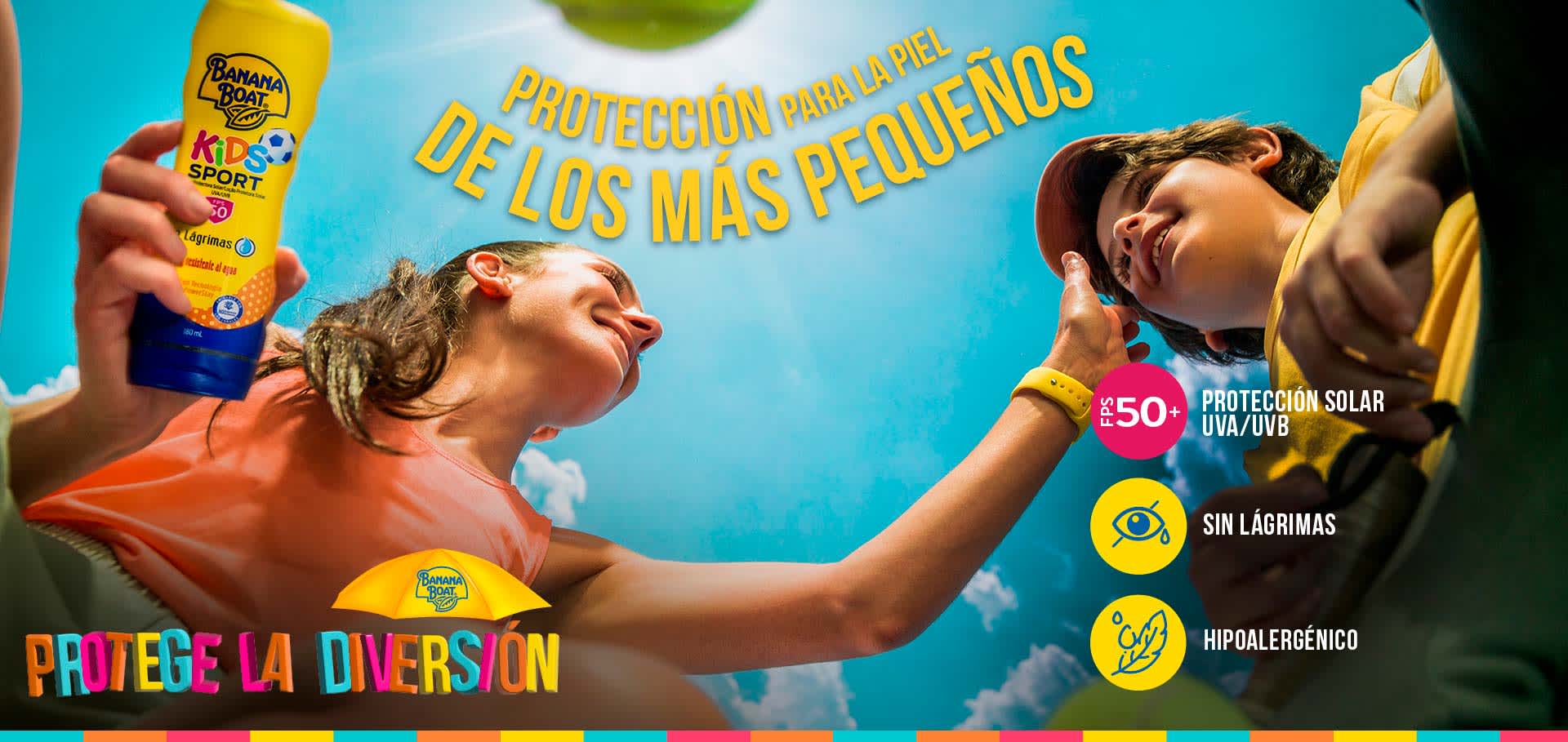 mujer-aplicando-protector-solar-a-nino